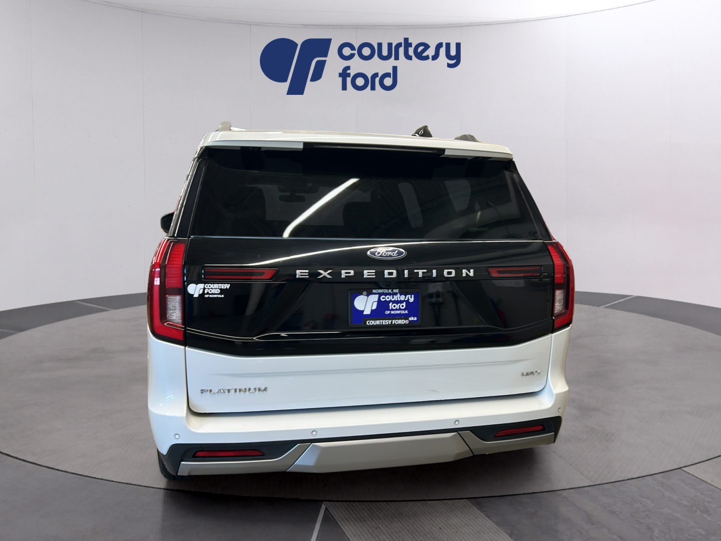 Certified 2025 Ford Expedition Max Platinum w/ Driver's Package AWD/4WD image 6