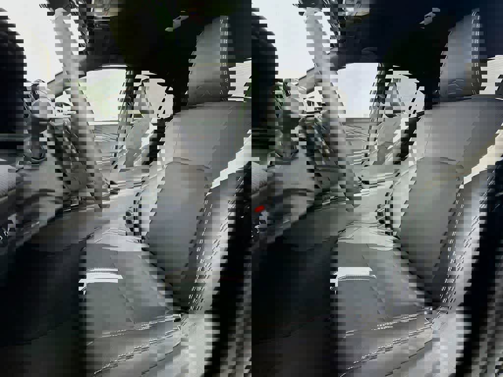 Used 2025 Toyota Camry SE image 12