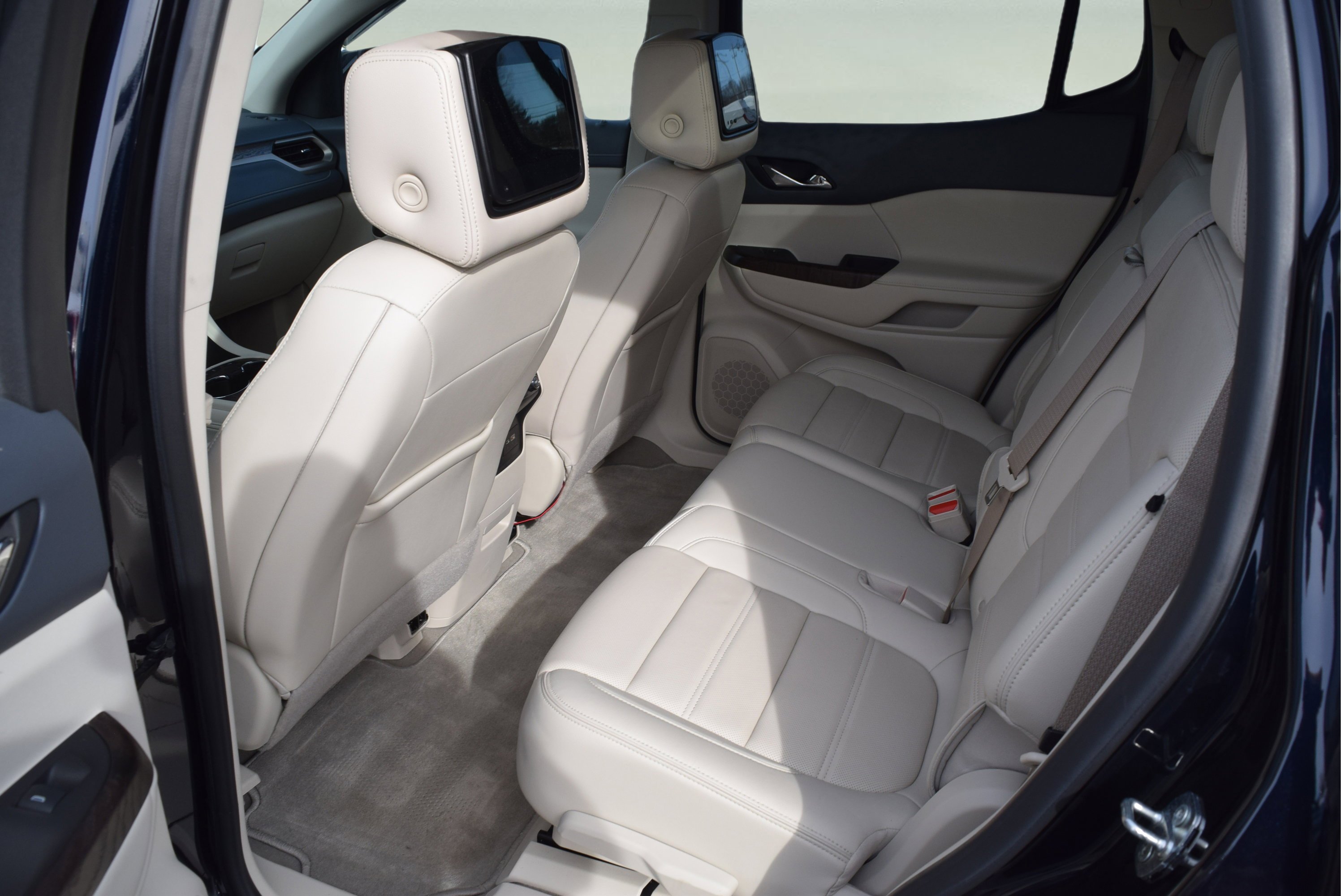 Used 2021 GMC Acadia Denali w/ Denali Ultimate Package image 9