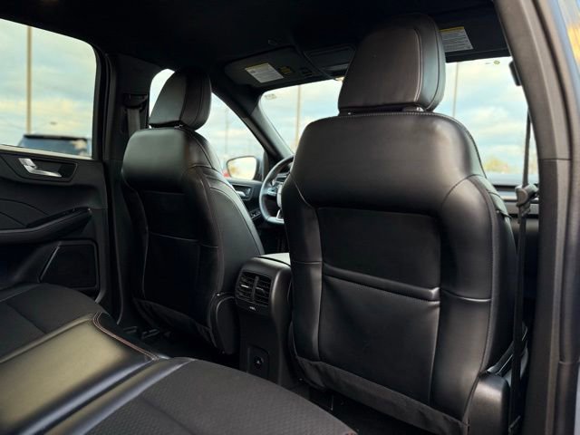 Certified 2025 Ford Escape ST-Line Elite image 31