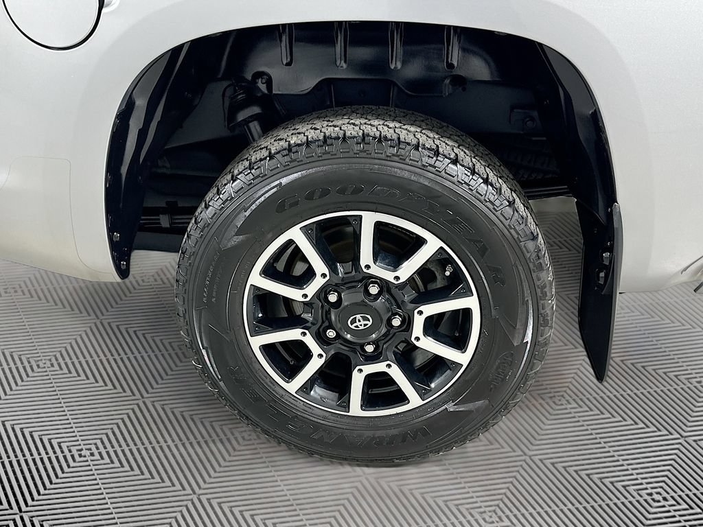 Used 2018 Toyota Tundra SR5 w/ TRD Off Road Package AWD/4WD image 29