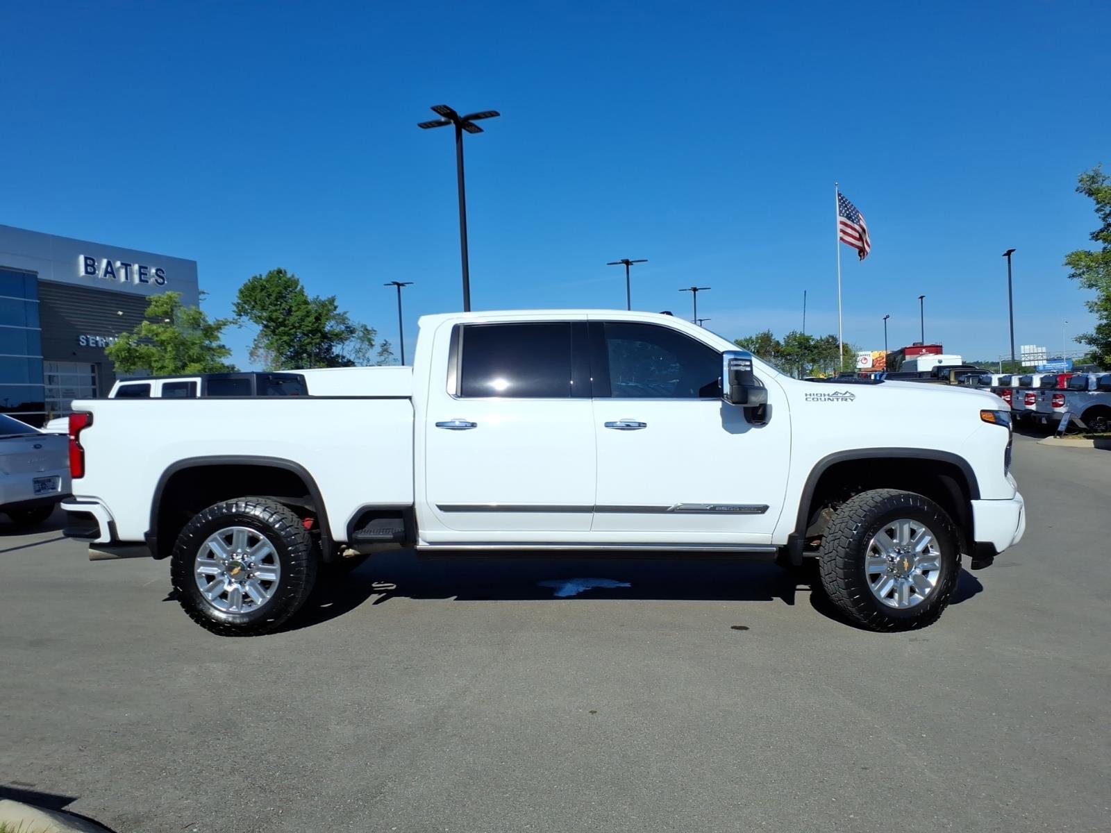Used 2025 Chevrolet Silverado 2500 High Country w/ High Country Premium Package AWD/4WD image 2
