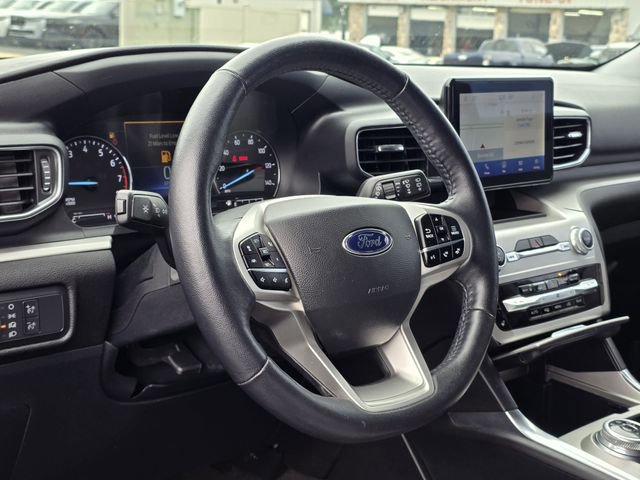Certified 2022 Ford Explorer XLT w/ Equipment Group 202A RWD image 24