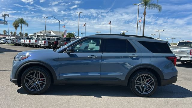 Certified 2025 Ford Explorer ST RWD image 7