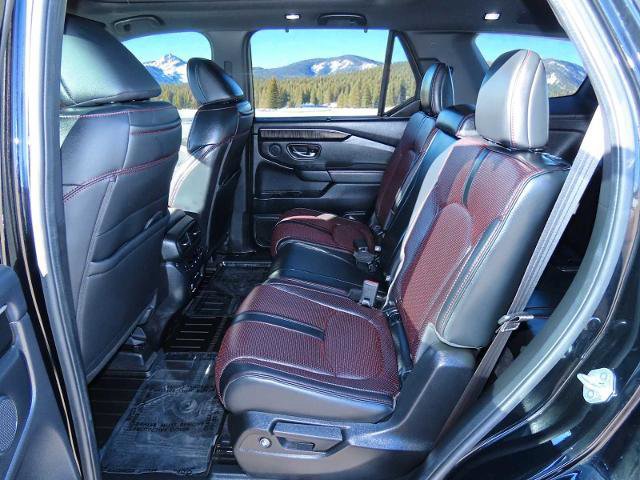 Used 2025 Honda Pilot Black Edition image 19