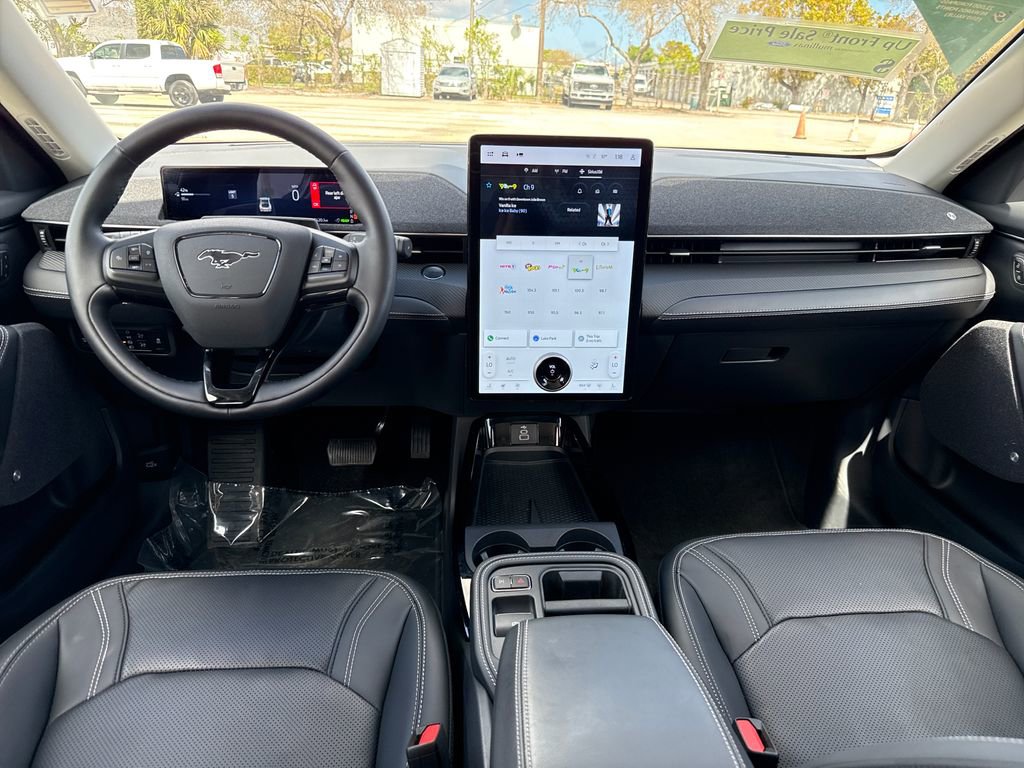 Certified 2025 Ford Mustang Mach-E Premium image 6