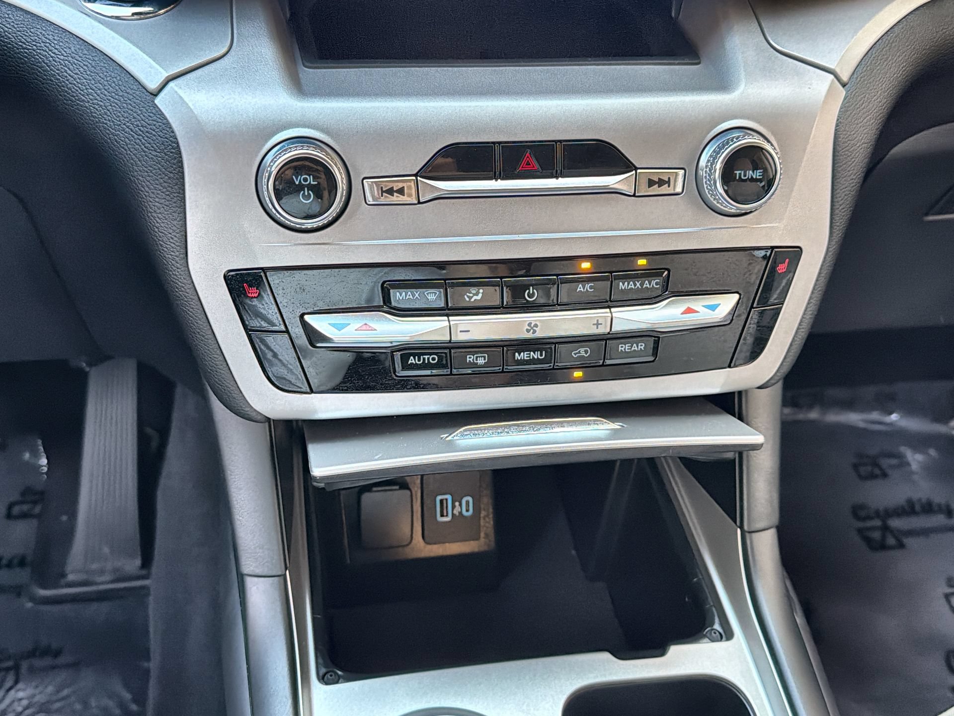 Certified 2023 Ford Explorer XLT RWD image 18