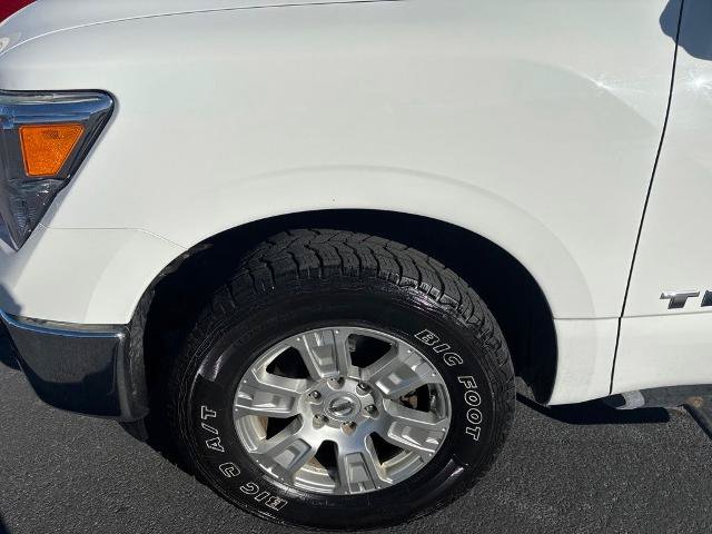 Used 2018 Nissan Titan SV w/ SV Convenience Package AWD/4WD image 11
