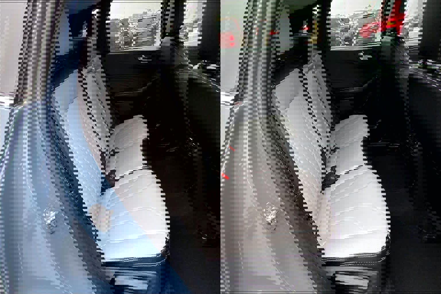 Certified 2025 Ford Escape SE w/ PHEV Premium Package image 19