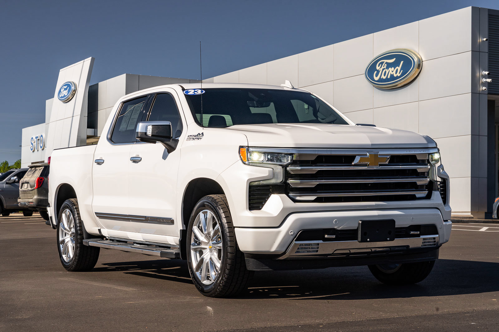 Used 2023 Chevrolet Silverado 1500 High Country w/ Technology Package AWD/4WD image 1