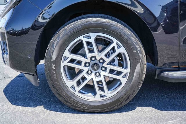 Certified 2025 Ford Expedition Active AWD/4WD image 12