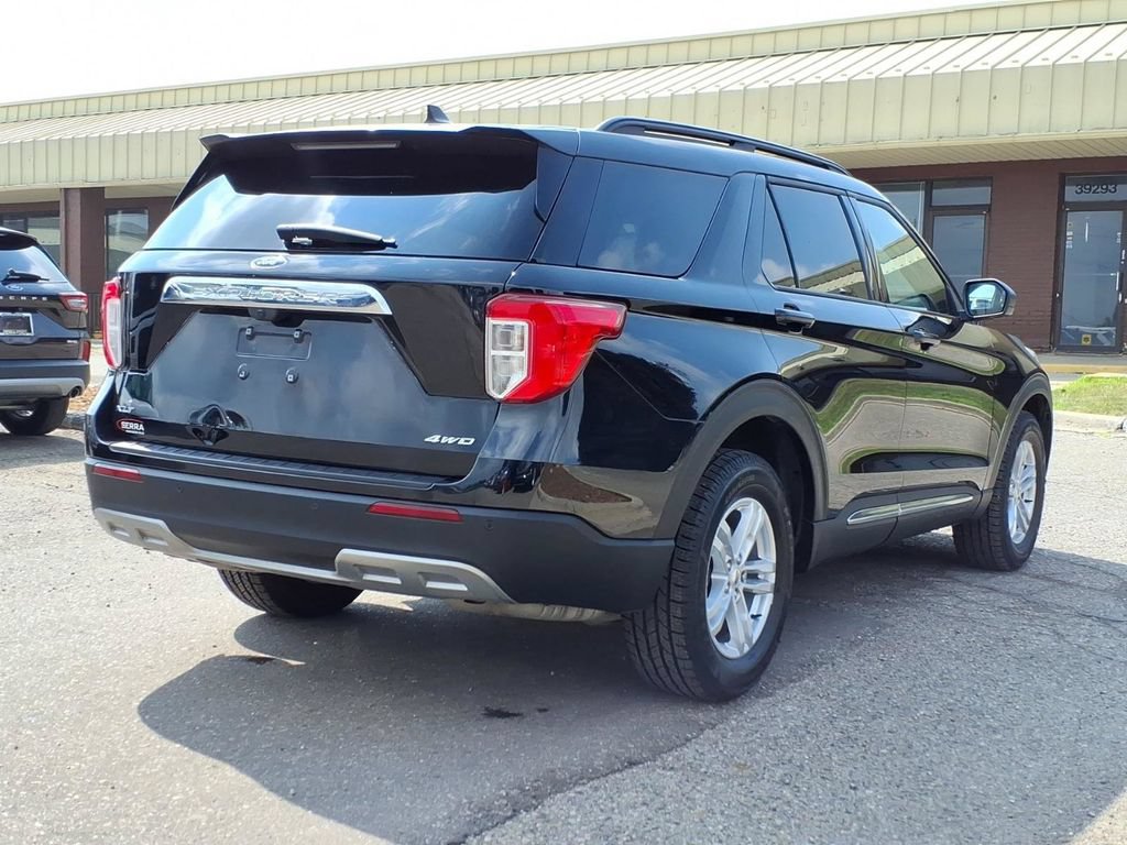 Certified 2023 Ford Explorer XLT w/ Equipment Group 202A AWD/4WD image 5