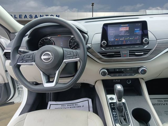 Used 2025 Nissan Altima 2.5 SV FWD image 10