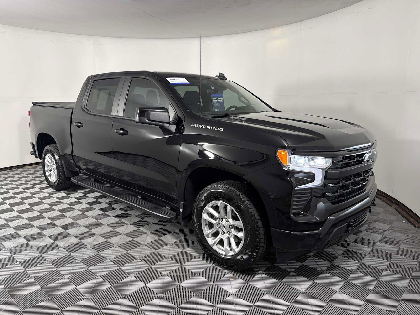 Used 2023 Chevrolet Silverado 1500 RST RWD image 1