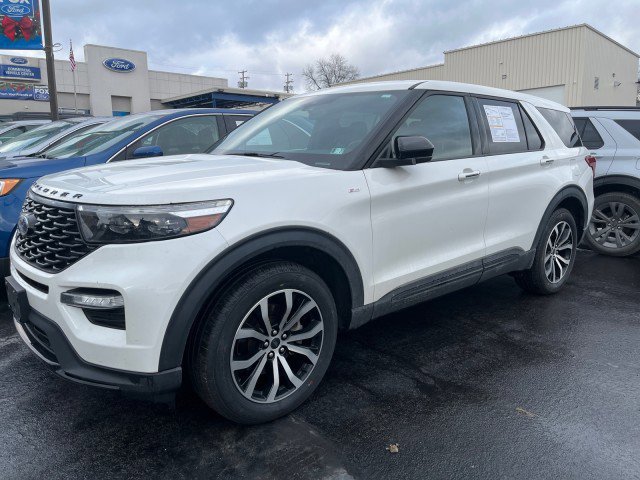 Certified 2022 Ford Explorer ST-Line w/ Class IV Trailer Tow Package image 4