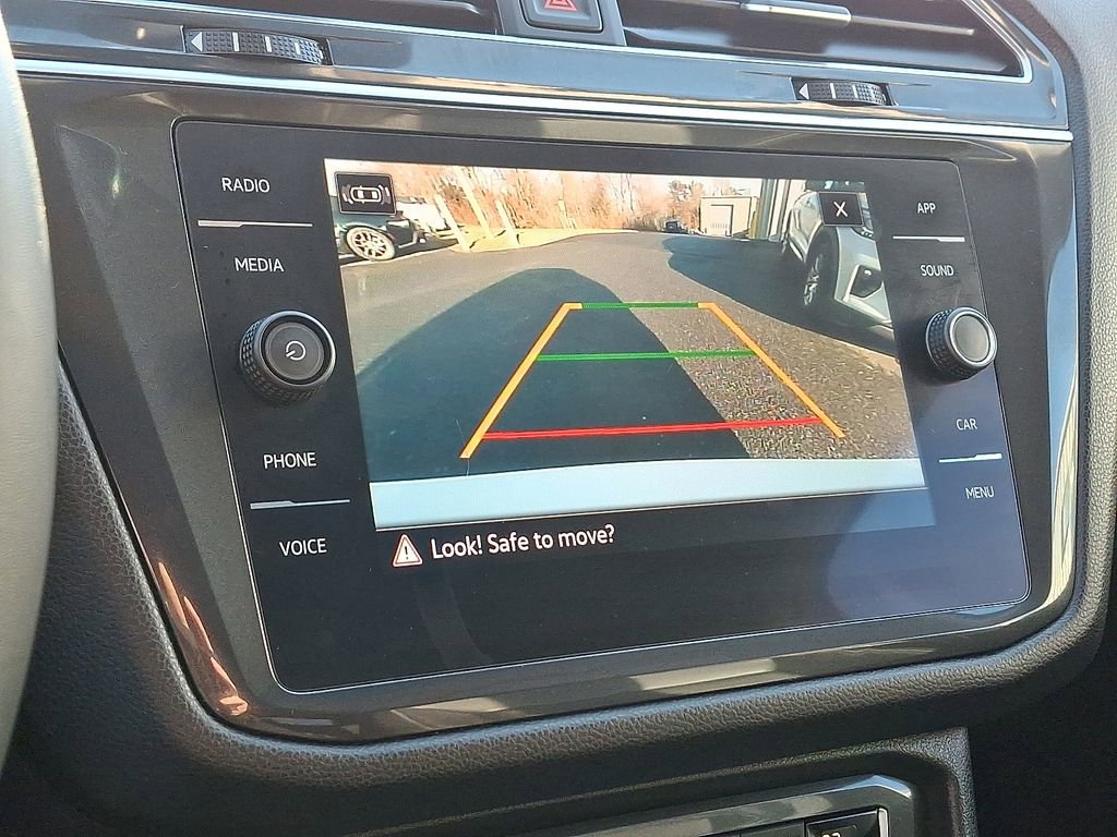 Used 2021 Volkswagen Tiguan SE image 17