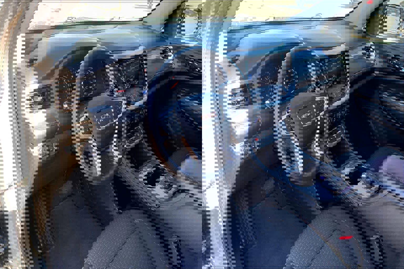 Used 2023 GMC Acadia SLE w/ Elevation Edition image 17