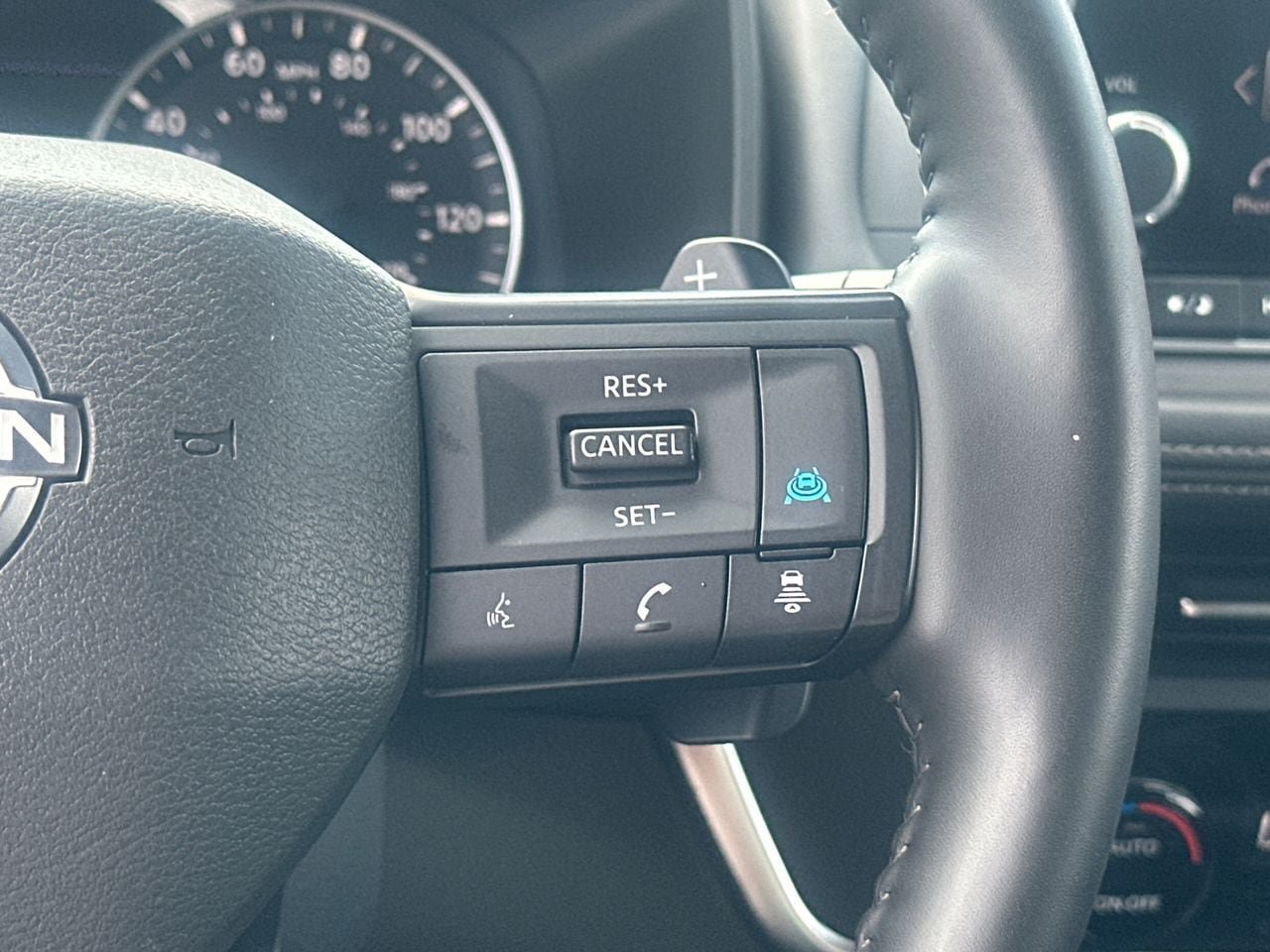 Used 2025 Nissan Rogue SV AWD/4WD image 28