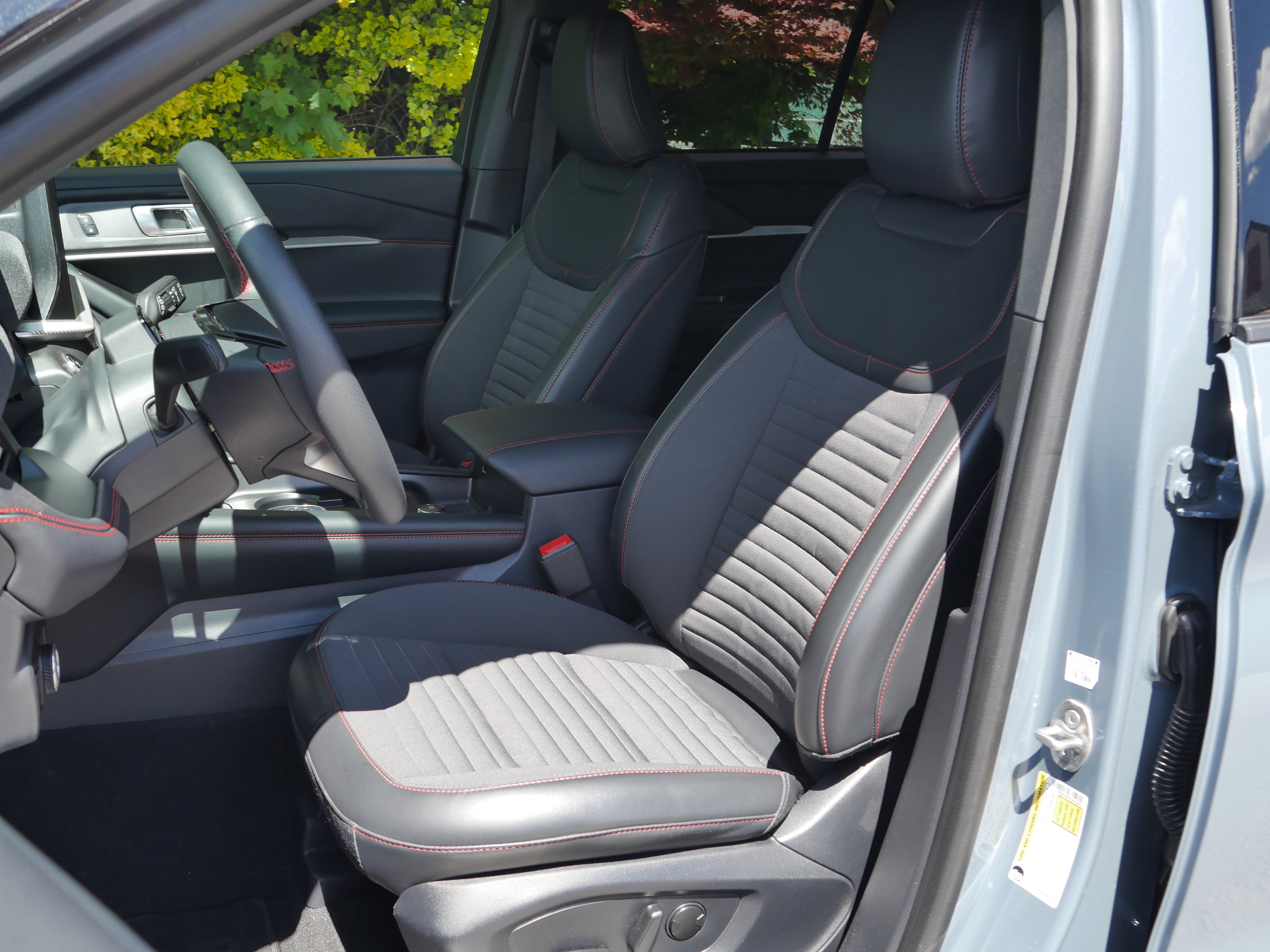Certified 2025 Ford Explorer ST-Line w/ Premium Package AWD/4WD image 37
