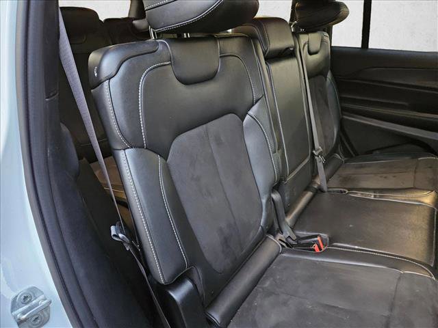 Used 2023 Jeep Grand Cherokee L Laredo image 16