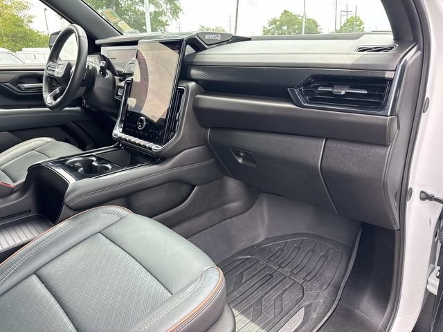 Used 2025 GMC Yukon AT4 w/ AT4 Premium Package AWD/4WD image 13