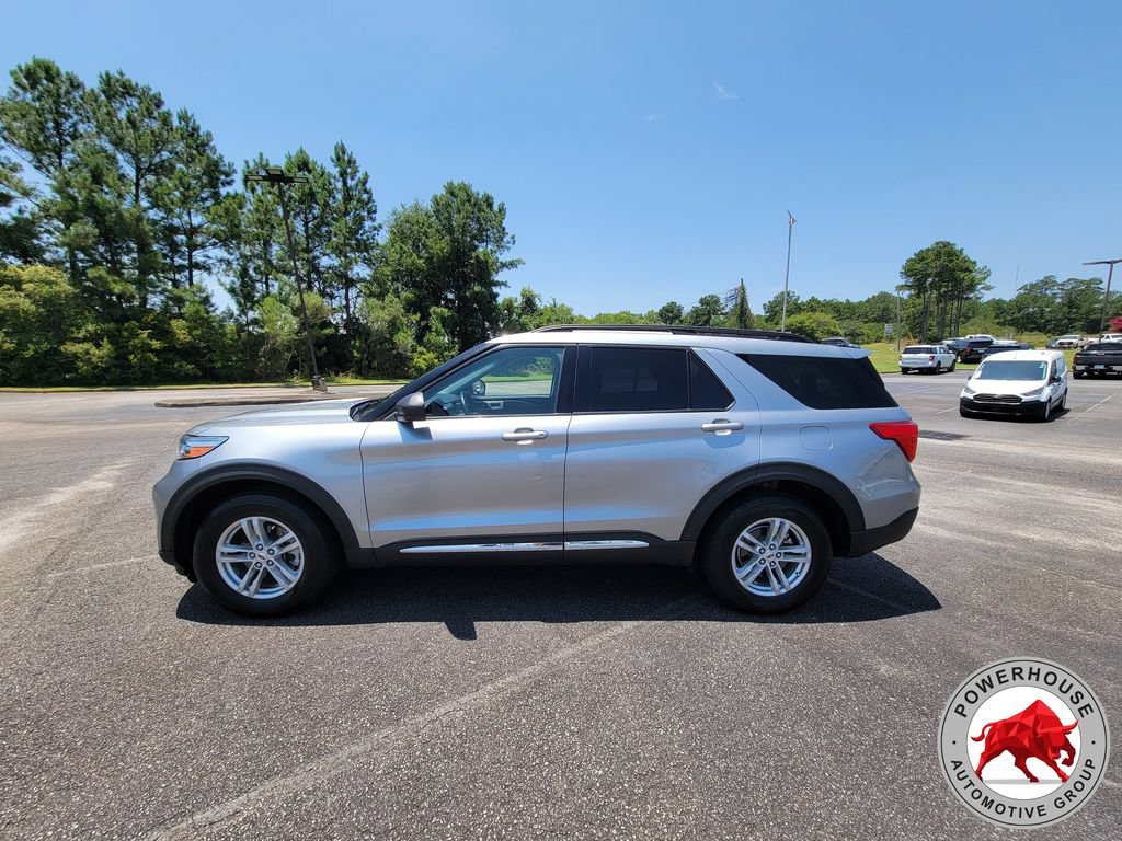 Certified 2023 Ford Explorer XLT w/ Equipment Group 202A AWD/4WD image 3