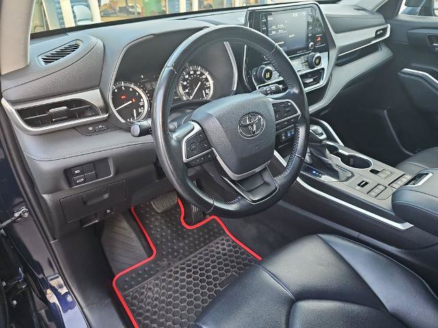 Used 2022 Toyota Highlander XLE AWD/4WD image 16
