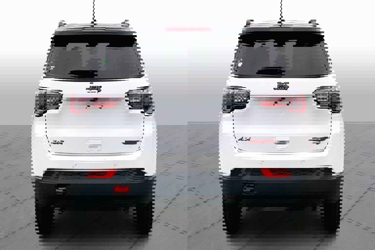 Used 2023 Jeep Compass Trailhawk image 4