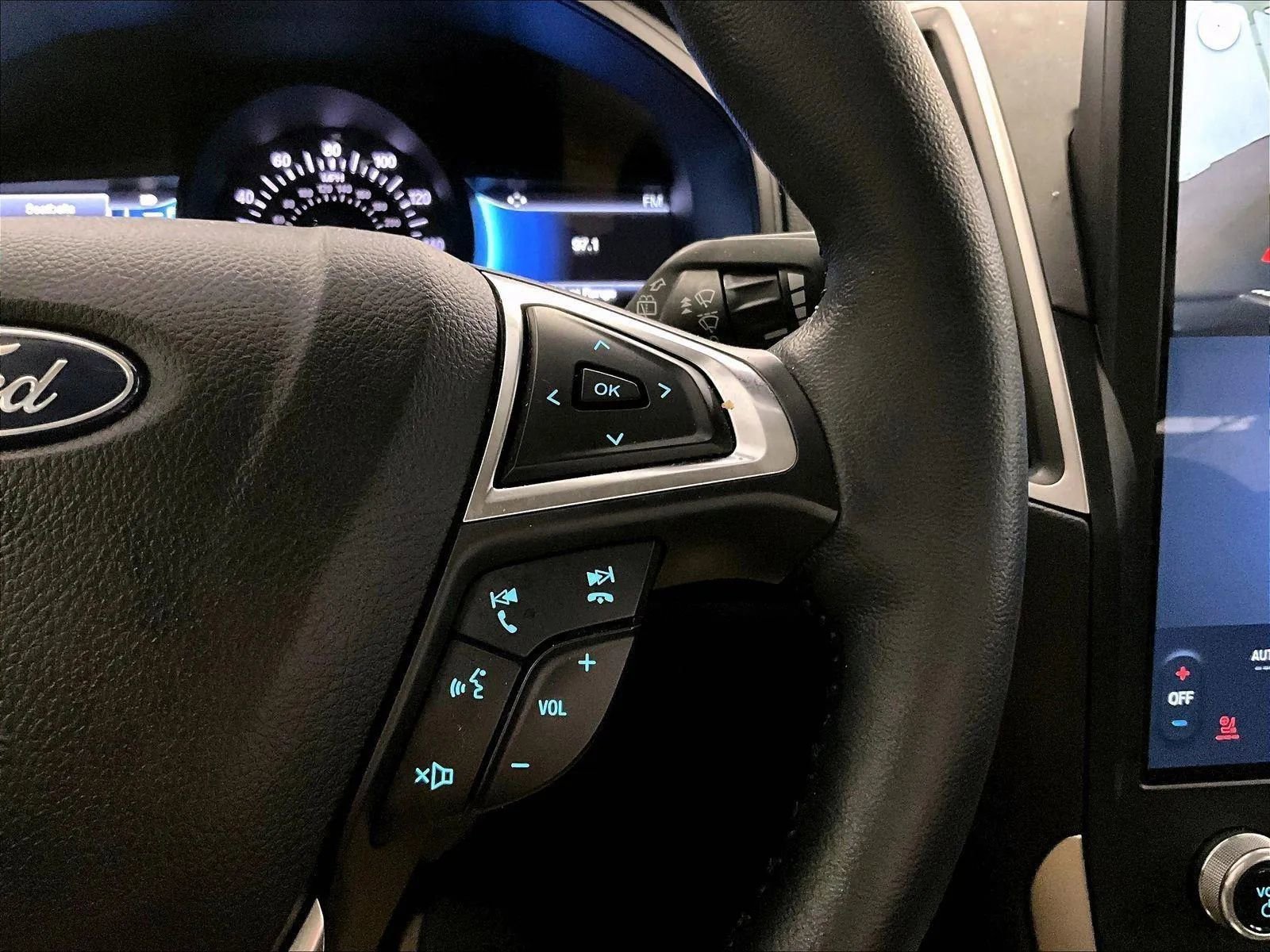 Certified 2023 Ford Edge SEL w/ Convenience Package image 18