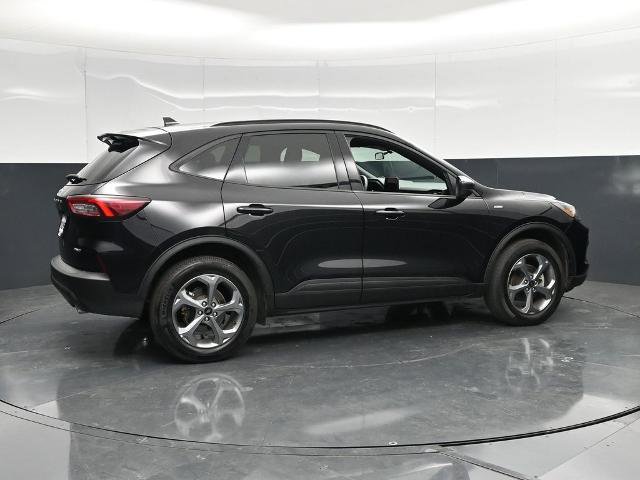 Certified 2025 Ford Escape ST-Line AWD/4WD image 2