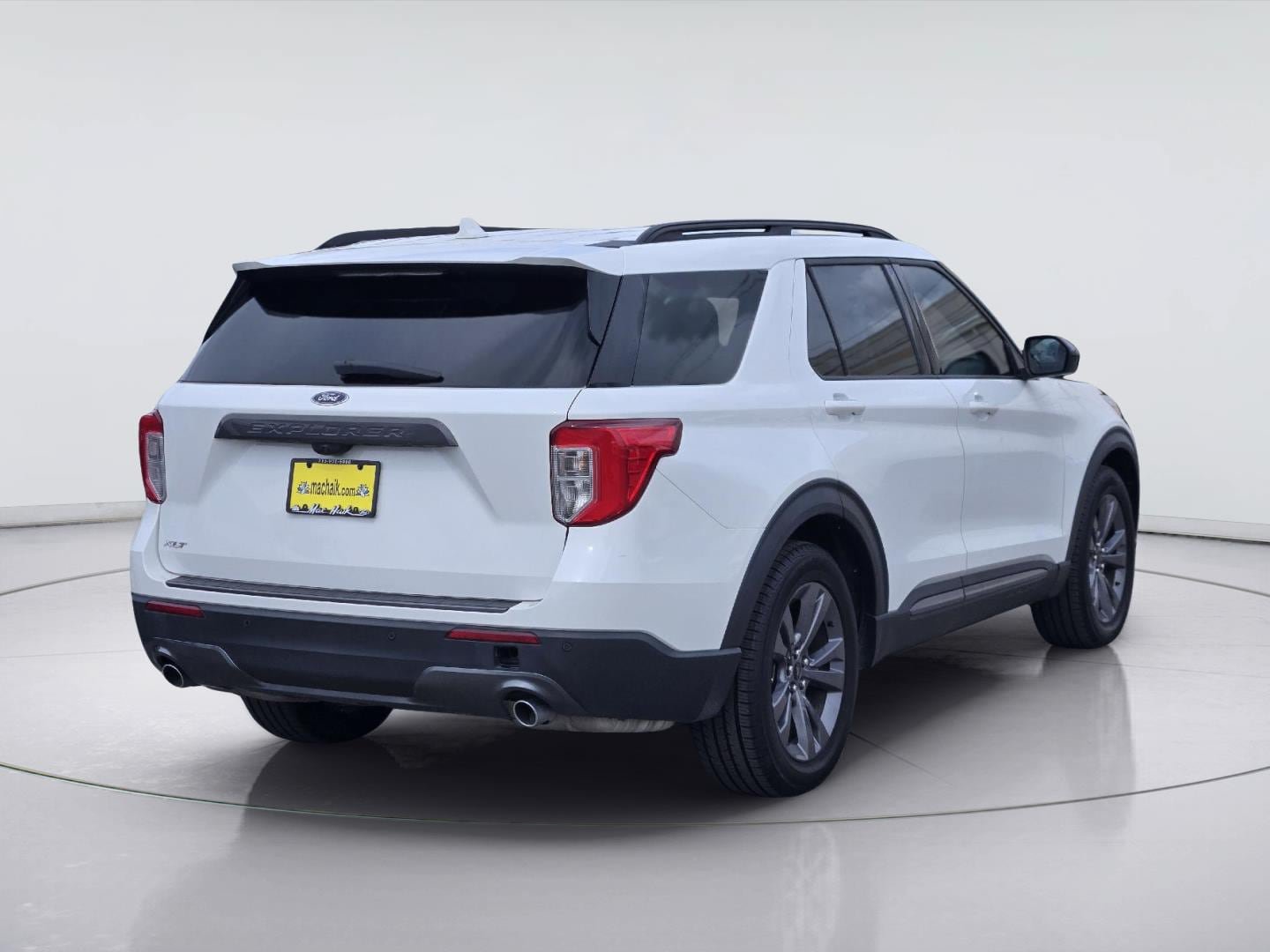 Certified 2023 Ford Explorer XLT w/ Equipment Group 202A RWD image 8