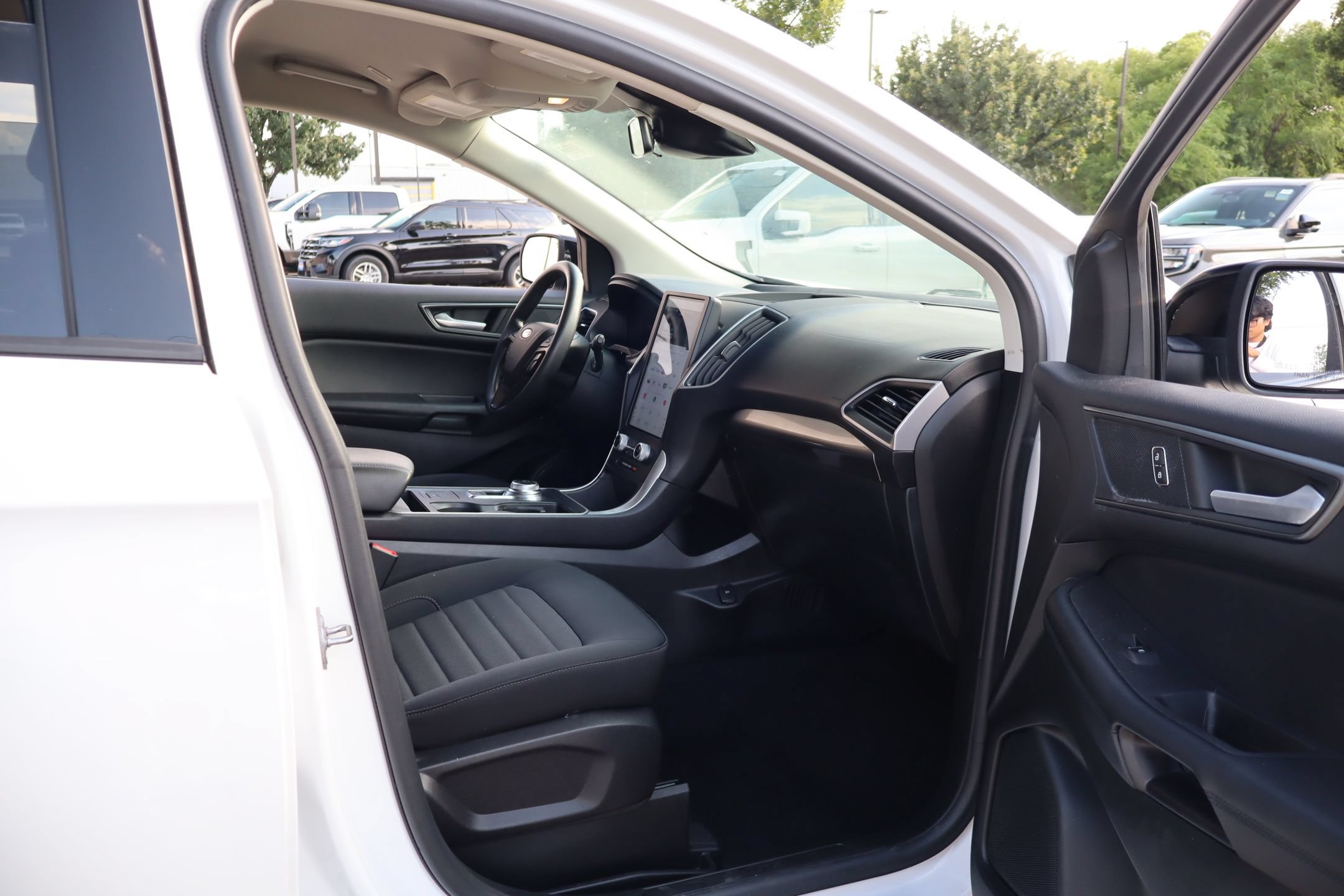 Certified 2022 Ford Edge SE w/ Black Appearance Package AWD/4WD image 29