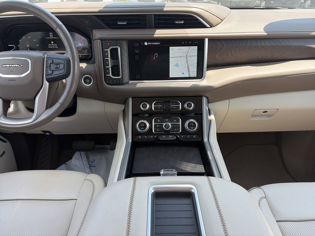 Used 2023 GMC Yukon Denali AWD/4WD image 16
