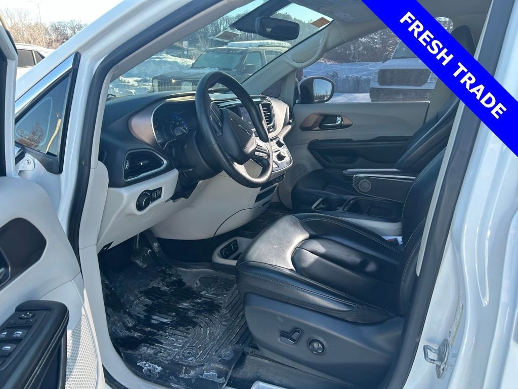 Used 2021 Chrysler Voyager Lxi image 16