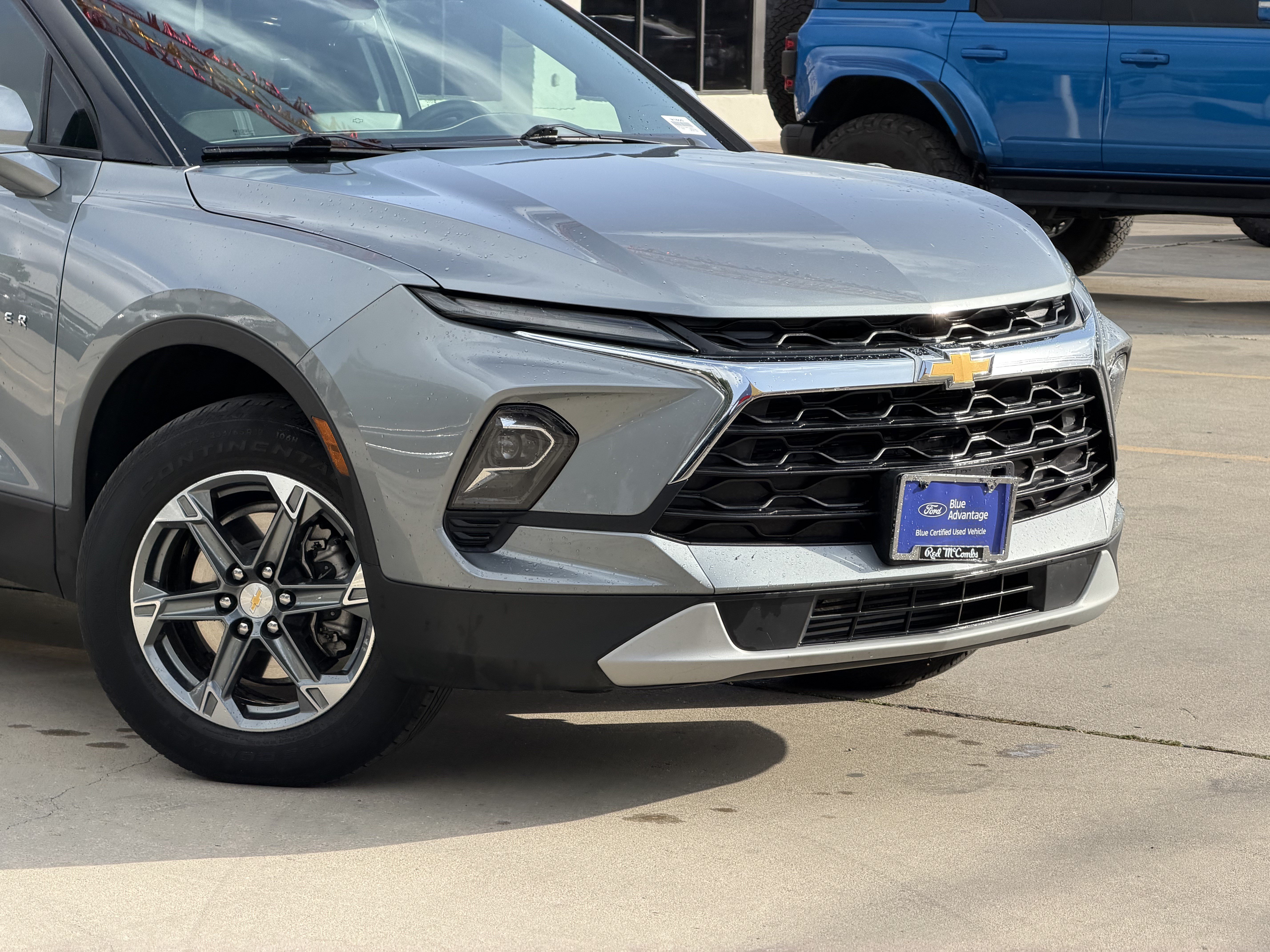 Used 2025 Chevrolet Blazer LT AWD/4WD image 2