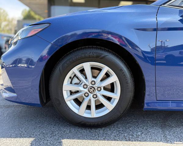 Used 2025 Toyota Camry LE FWD image 4