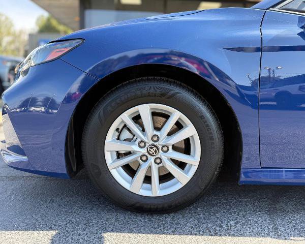 Used 2025 Toyota Camry LE FWD image 4