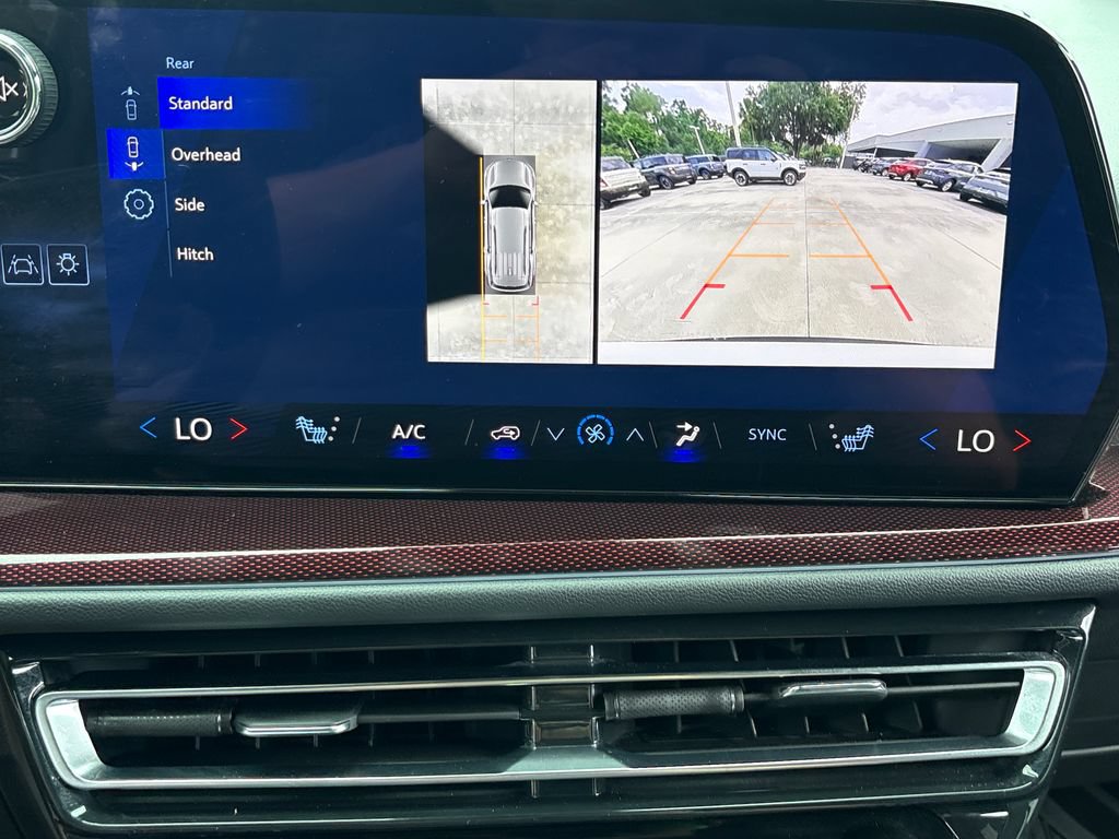 Used 2025 Chevrolet Traverse Z71 w/ Enhanced Driving Package AWD/4WD image 27