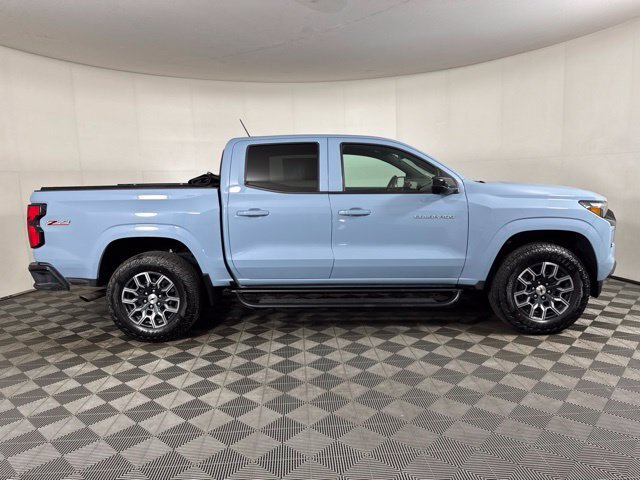 Used 2025 Chevrolet Colorado Z71 AWD/4WD image 2