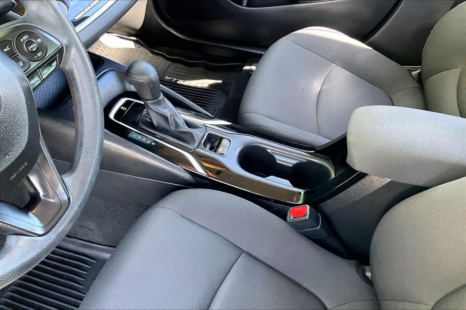 Used 2020 Toyota Corolla LE FWD image 16