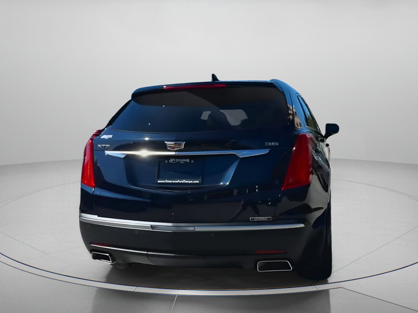 Used 2017 Cadillac XT5 Luxury w/ Driver Awareness Package image 18