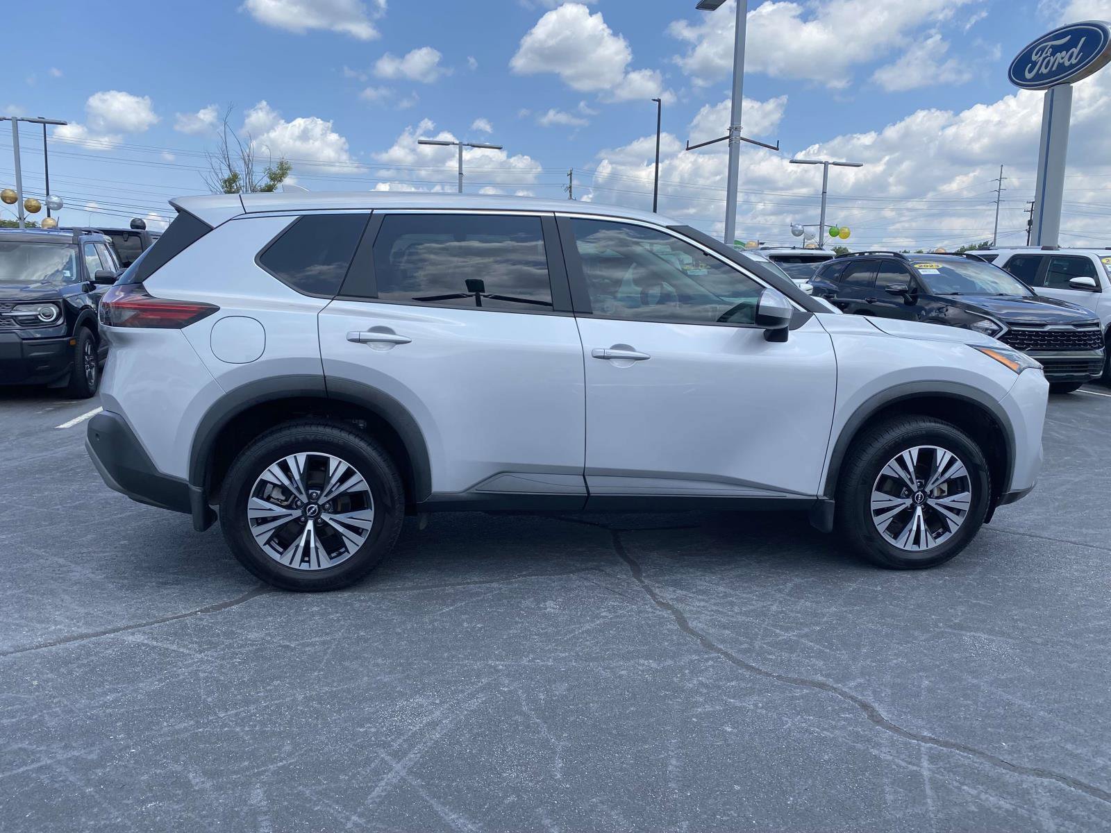 Used 2023 Nissan Rogue SV FWD image 8