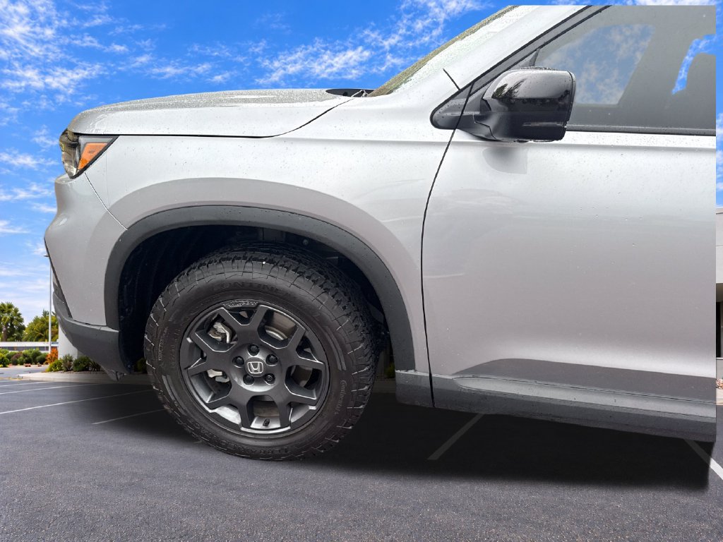 Used 2025 Honda Pilot TrailSport image 37