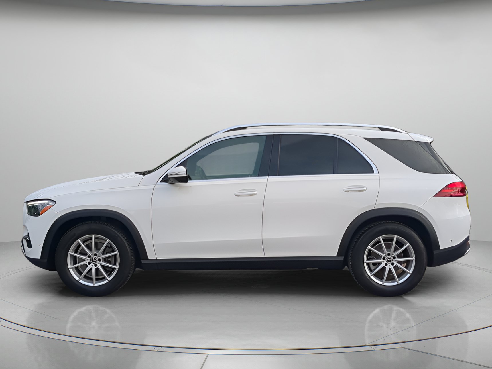 Used 2025 Mercedes-Benz GLE 350 4MATIC w/ Driver Assistance Package image 43