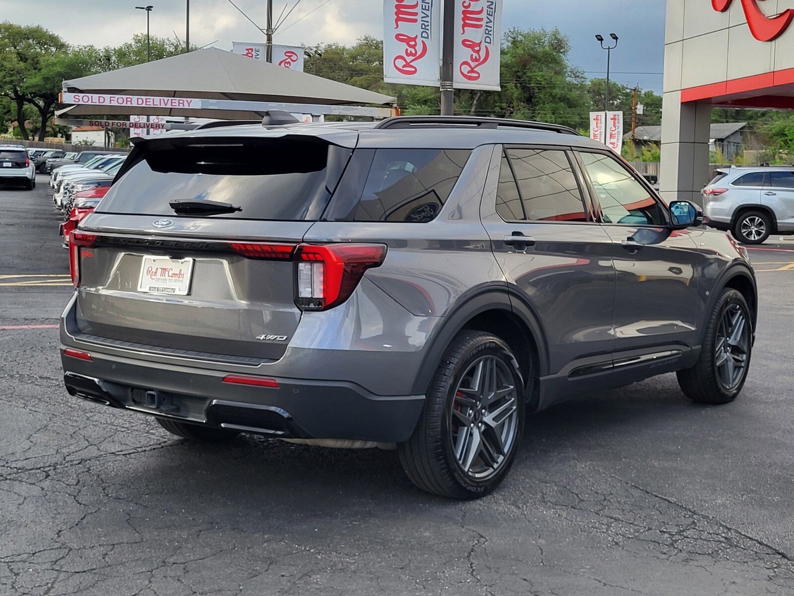 Certified 2025 Ford Explorer ST-Line w/ ST-Line Street Pack AWD/4WD image 4
