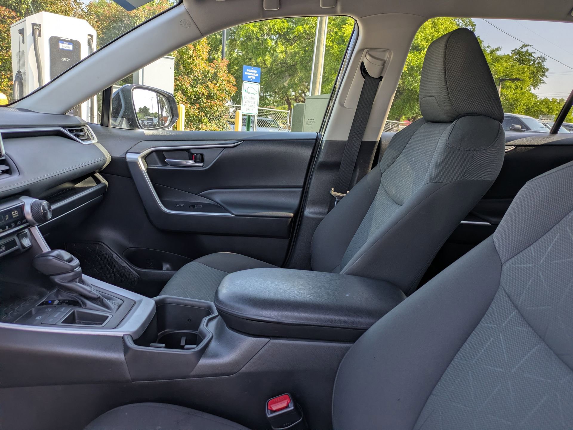 Used 2023 Toyota RAV4 XLE FWD image 24