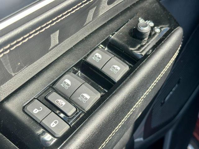 Used 2023 Jeep Wagoneer L Series II AWD/4WD image 17