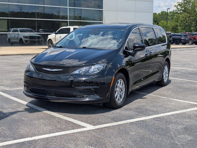 Used 2024 Chrysler Voyager LX FWD image 1