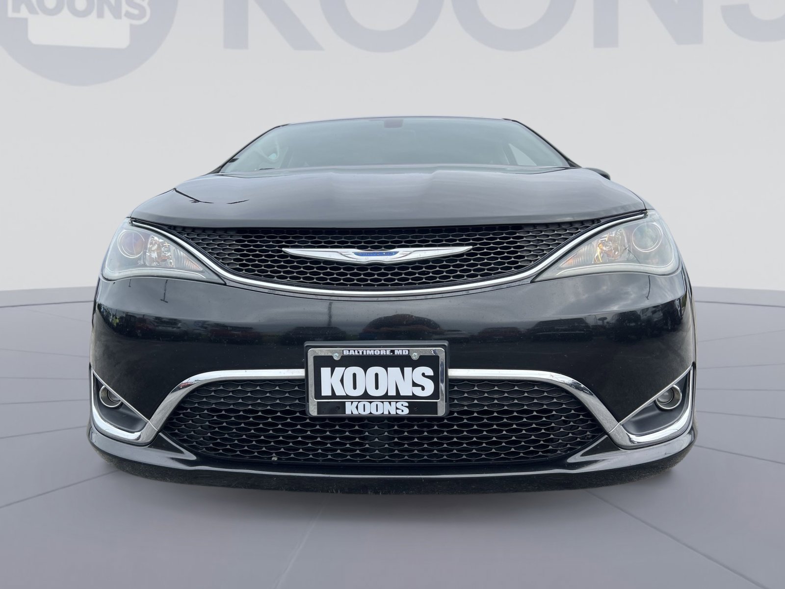 Used 2018 Chrysler Pacifica Touring-L FWD image 19
