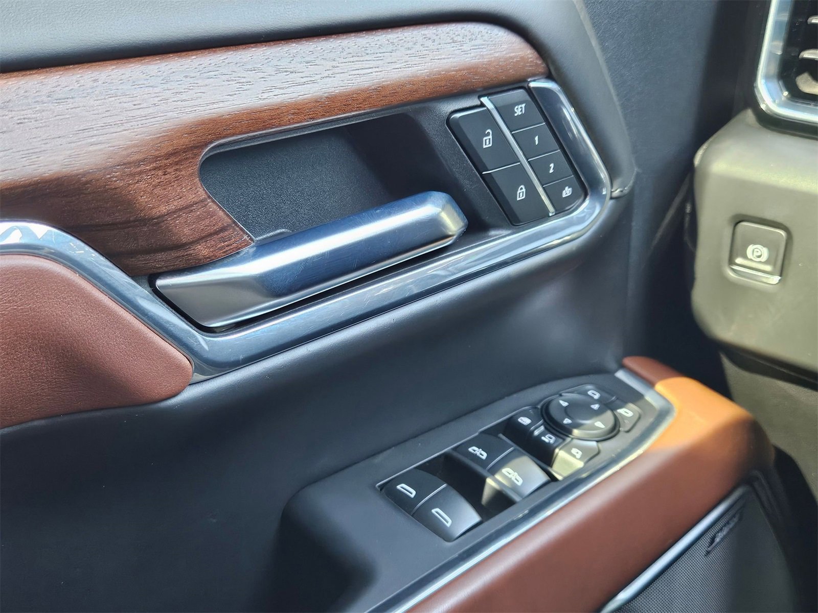 Used 2024 GMC Sierra 3500 Denali Ultimate image 13